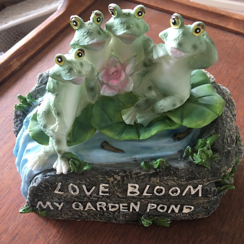 ❤️SALE❤️Garden Frogs—Vintage